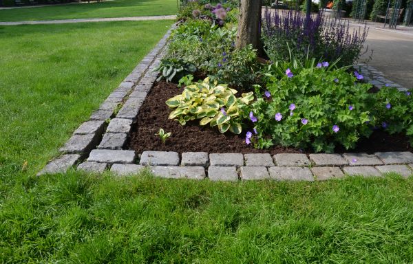 Flower Bed Mulching in Camarillo